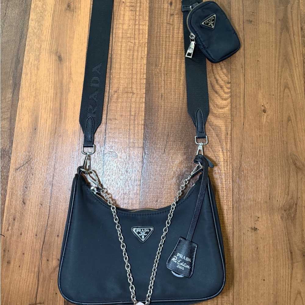 Prada Elegant Black Leather Bag - Picture 2 of 6
